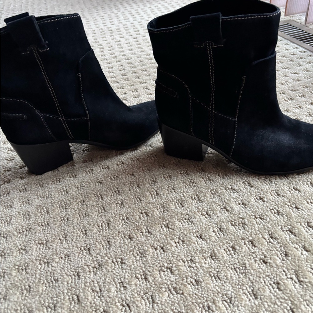 NWT Vince Camuto Black Ankle Boots
